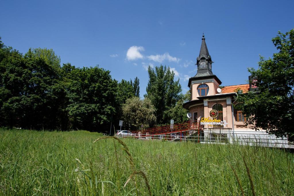 Penzion Pri Parku Trencin Exterior photo